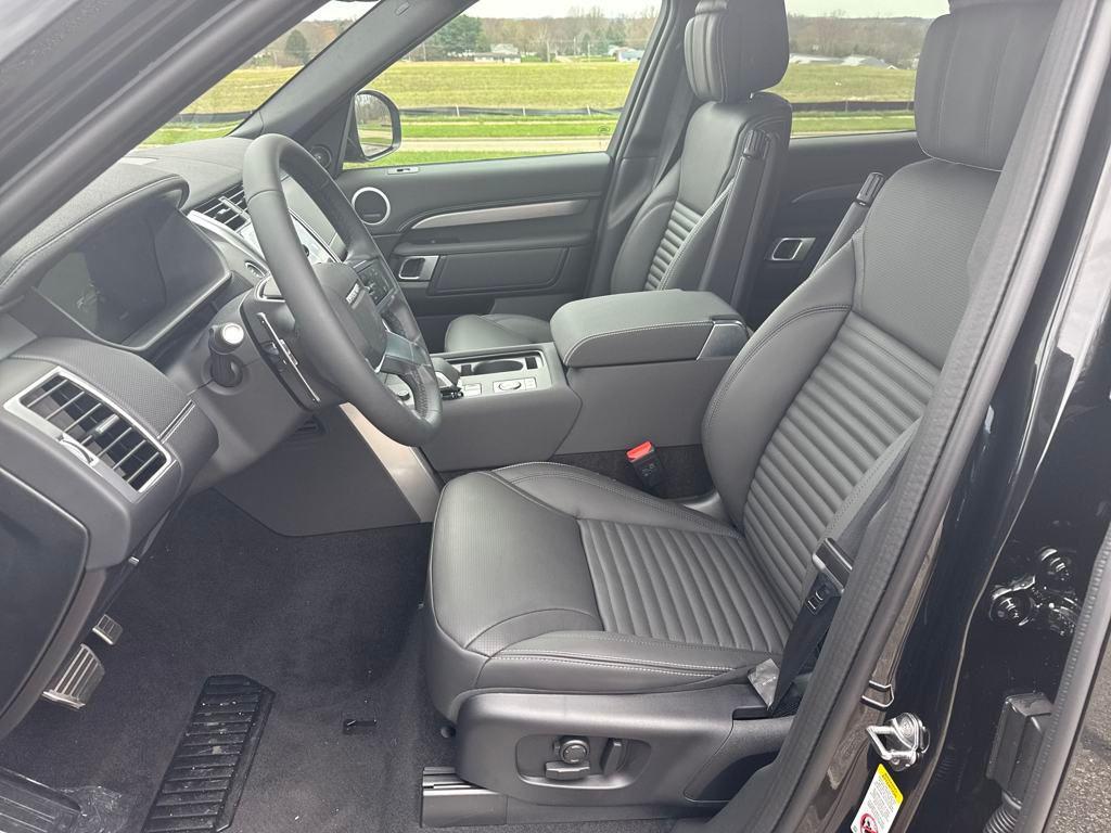 new 2025 Land Rover Discovery car, priced at $79,918