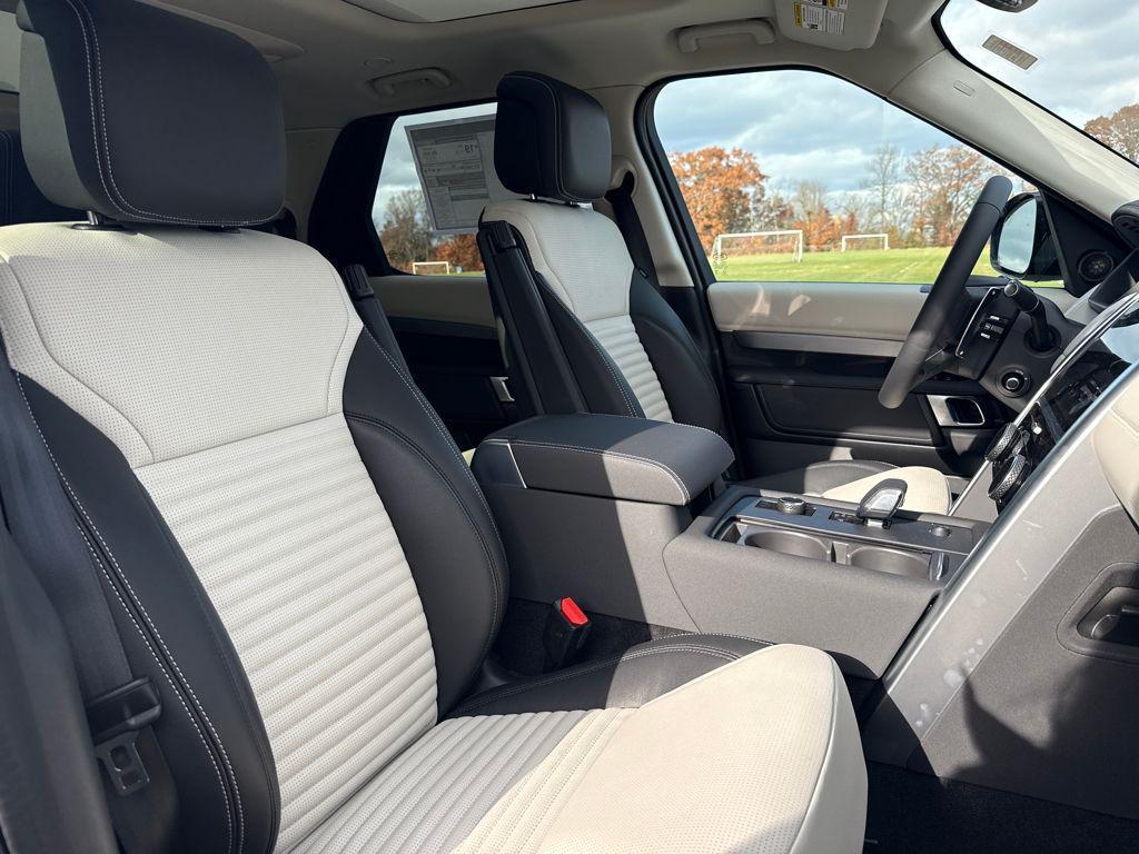 new 2026 Land Rover Discovery car, priced at $81,681