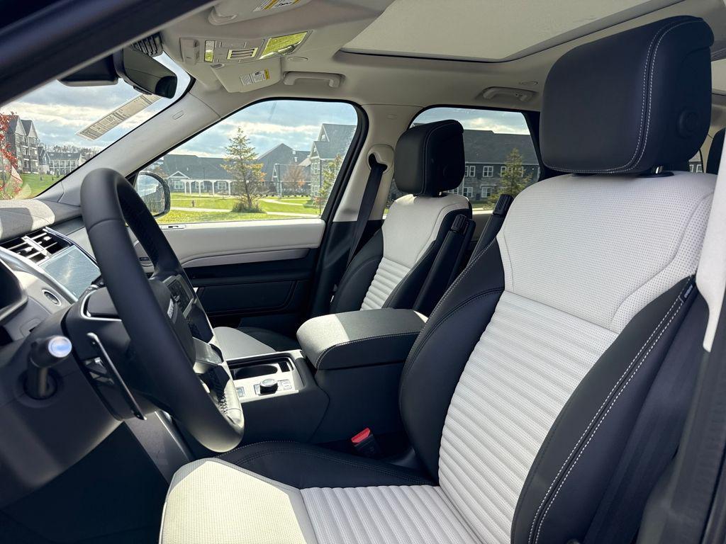 new 2026 Land Rover Discovery car, priced at $81,681