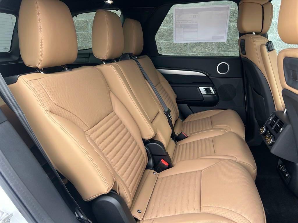 new 2025 Land Rover Discovery car, priced at $80,525