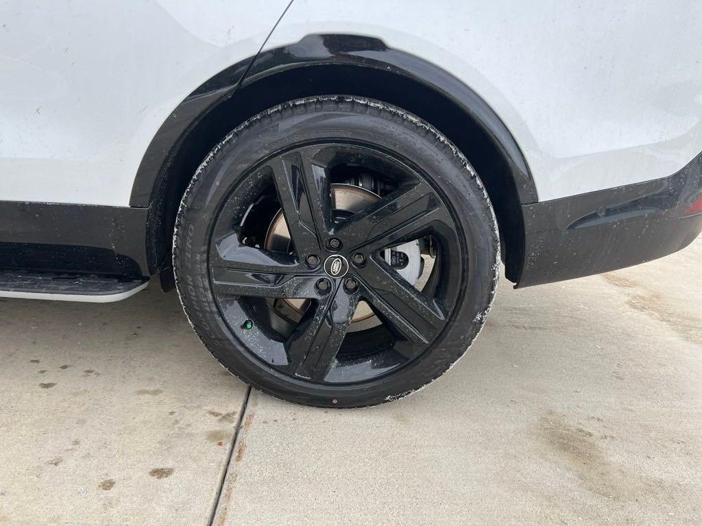 new 2025 Land Rover Discovery car, priced at $80,525