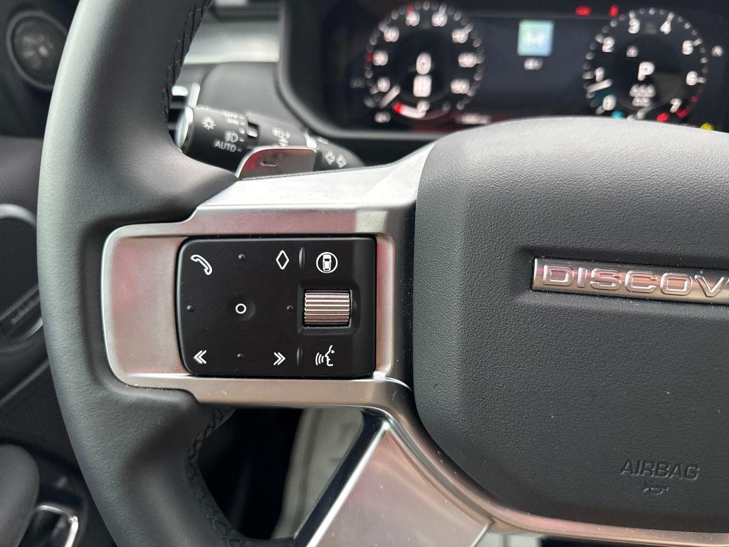 new 2025 Land Rover Discovery car, priced at $70,525