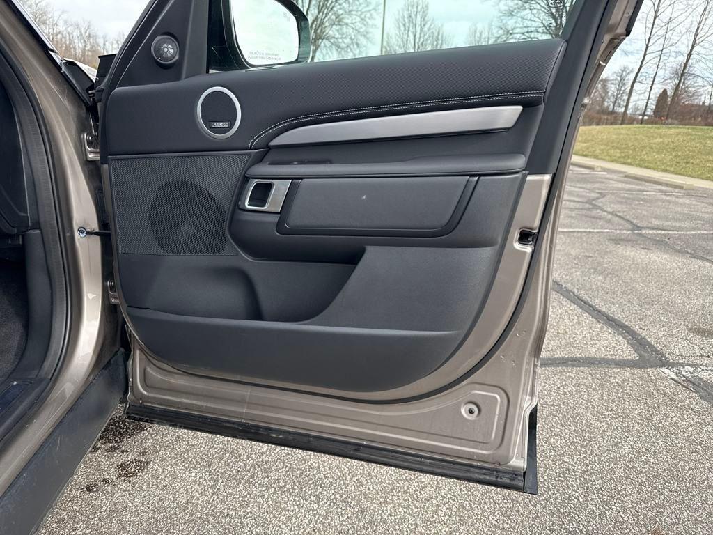 new 2024 Land Rover Discovery car, priced at $67,923