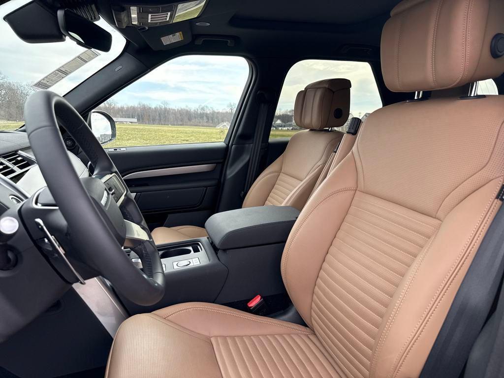 new 2024 Land Rover Discovery car, priced at $67,923
