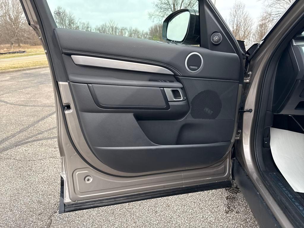 new 2024 Land Rover Discovery car, priced at $67,923