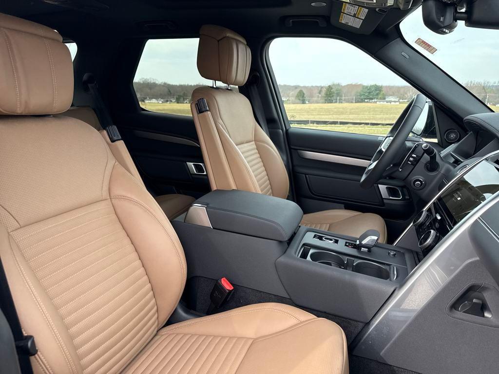 new 2024 Land Rover Discovery car, priced at $67,923