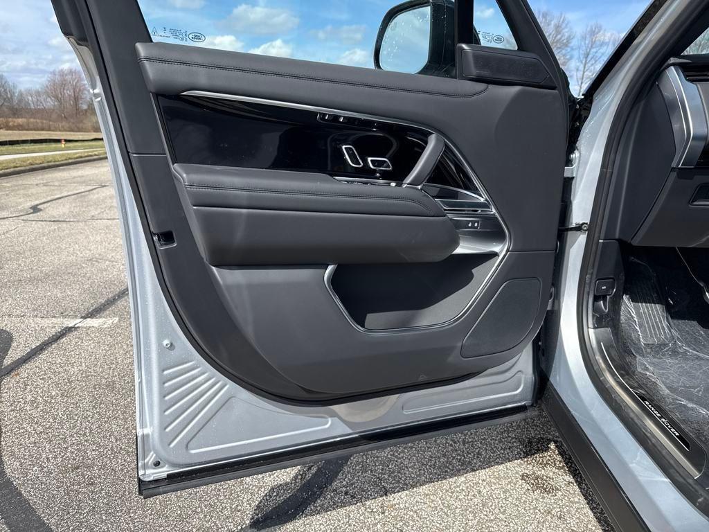 new 2025 Land Rover Range Rover car, priced at $147,190