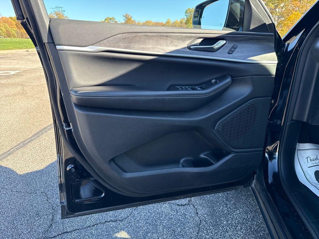 used 2024 Jeep Grand Cherokee car, priced at $31,947