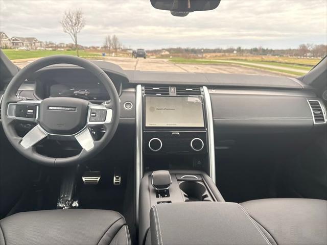 new 2025 Land Rover Discovery car, priced at $79,918