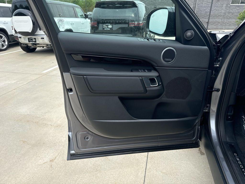 new 2024 Land Rover Discovery car, priced at $58,558