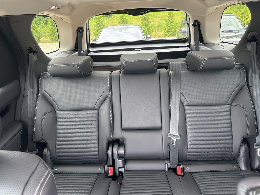 new 2024 Land Rover Discovery car, priced at $58,558