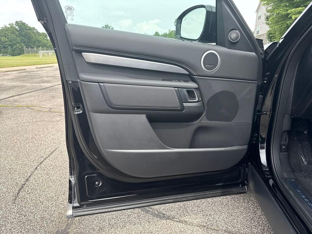new 2025 Land Rover Discovery car, priced at $71,103