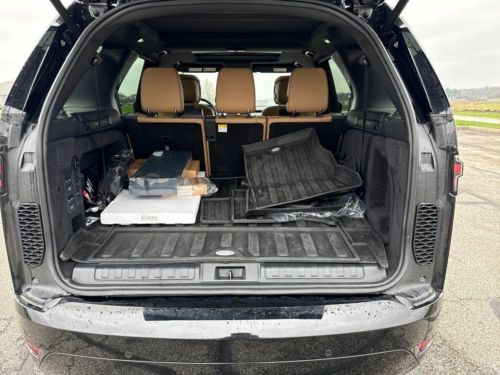 new 2024 Land Rover Discovery car, priced at $66,558