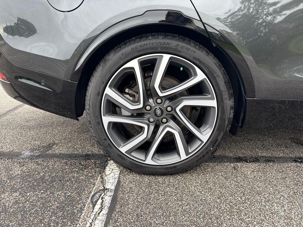 new 2024 Land Rover Discovery car, priced at $72,968