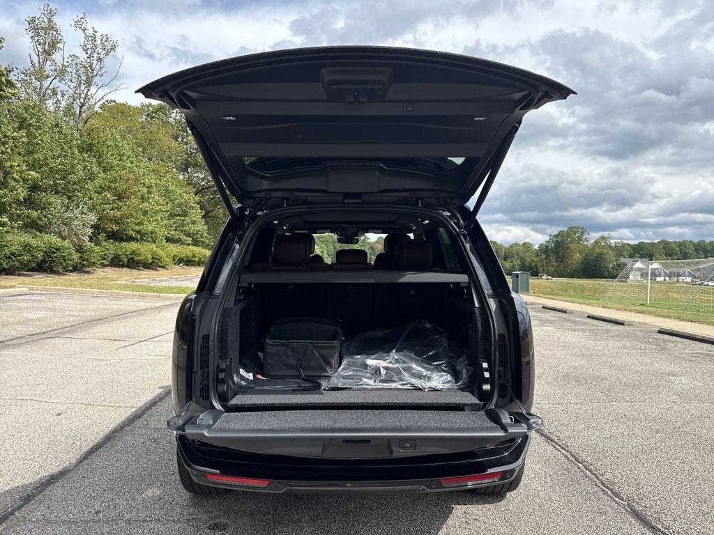new 2025 Land Rover Range Rover car, priced at $152,105