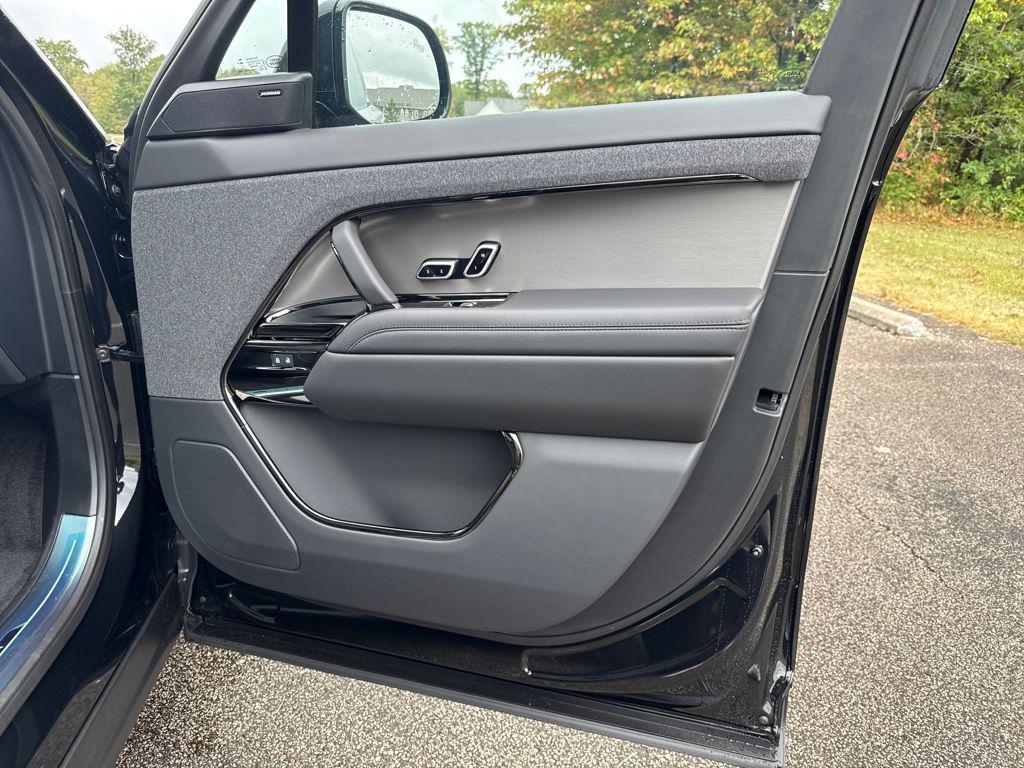 new 2025 Land Rover Range Rover Sport car, priced at $92,730