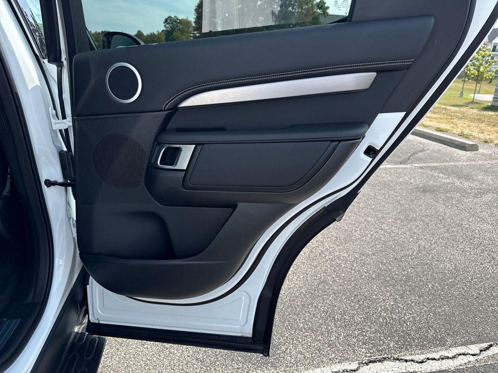 new 2025 Land Rover Discovery car, priced at $70,918