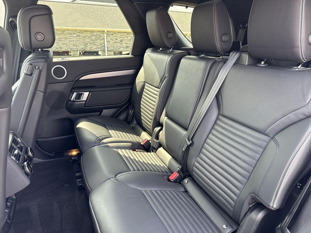 new 2025 Land Rover Discovery car, priced at $70,918