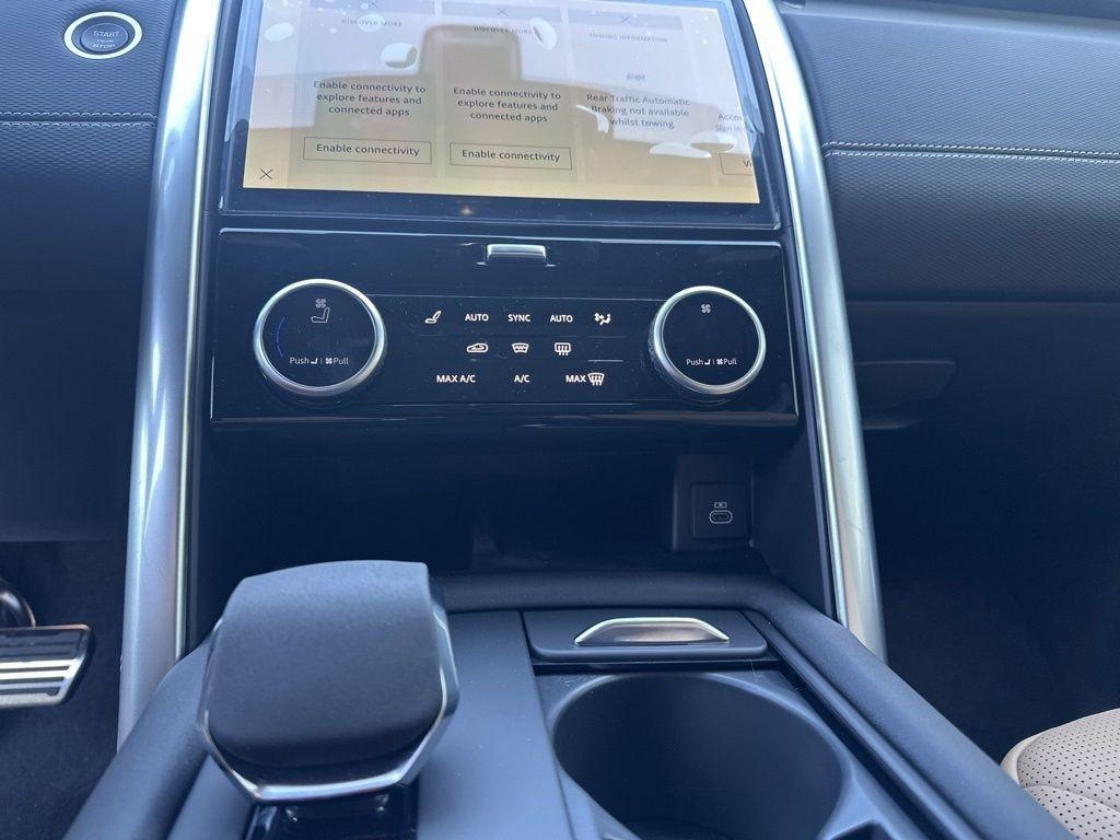 new 2024 Land Rover Discovery car, priced at $67,258