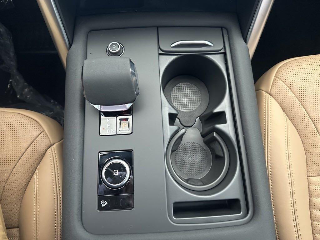 new 2024 Land Rover Discovery car, priced at $67,258