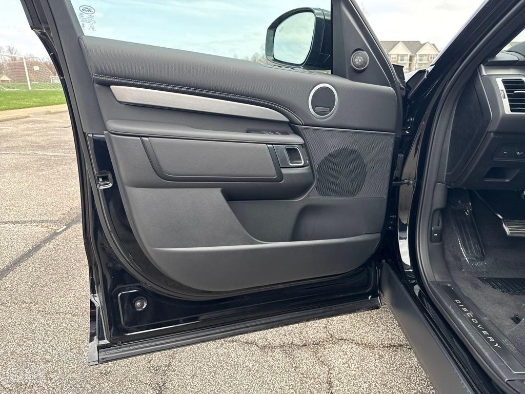 new 2025 Land Rover Discovery car, priced at $80,378