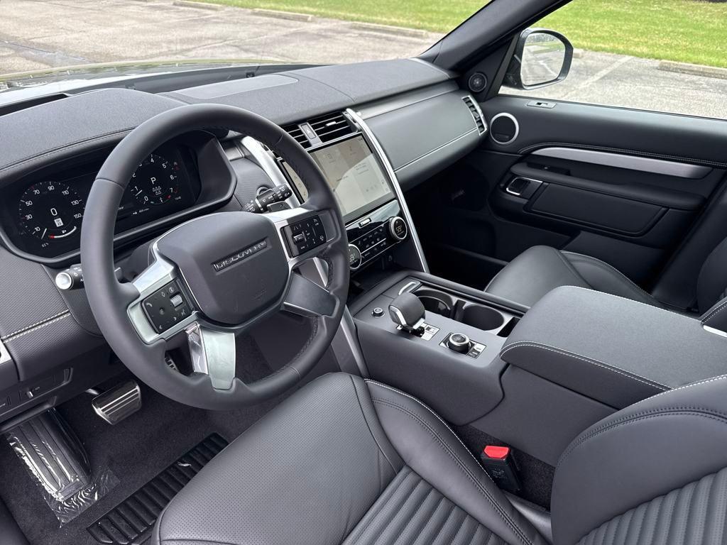 new 2025 Land Rover Discovery car, priced at $80,378