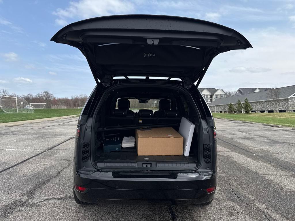 new 2025 Land Rover Discovery car, priced at $80,378