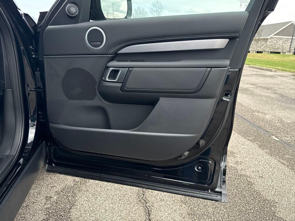 new 2025 Land Rover Discovery car, priced at $80,378