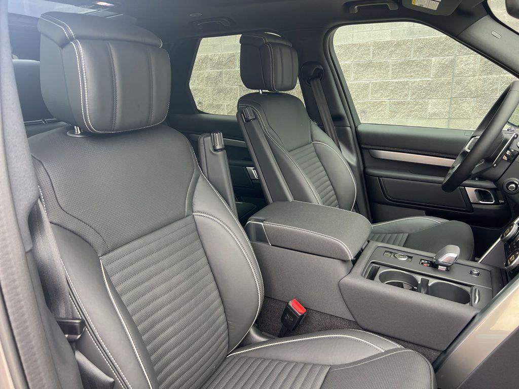 new 2024 Land Rover Discovery car, priced at $83,668