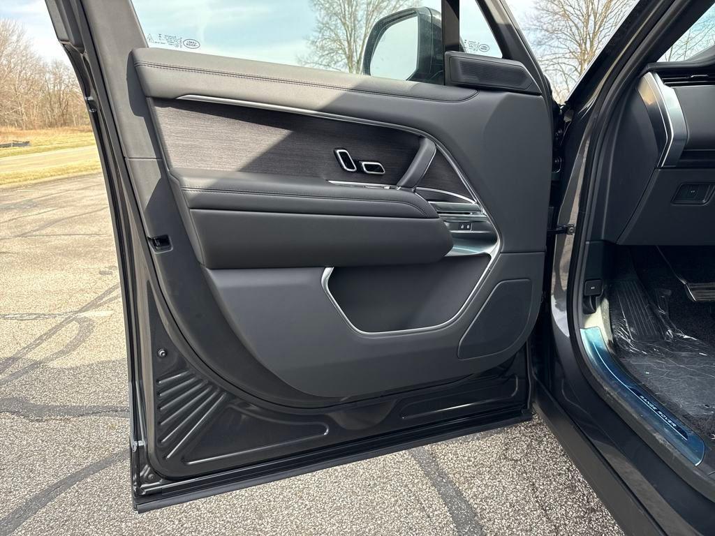 new 2025 Land Rover Range Rover car, priced at $156,530