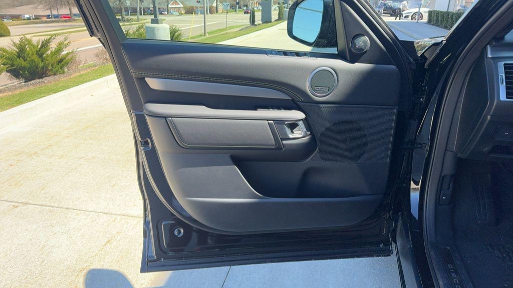 new 2024 Land Rover Discovery car, priced at $78,908