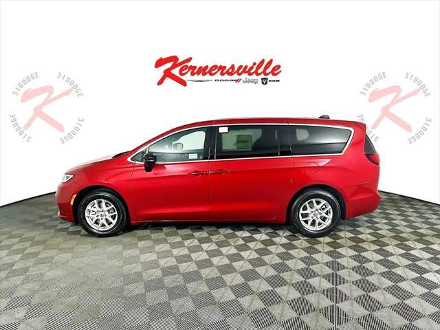 new 2025 Chrysler Pacifica car, priced at $45,438