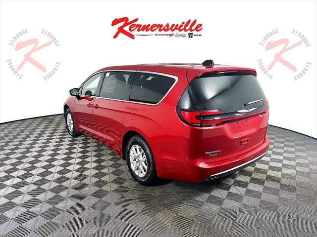 new 2025 Chrysler Pacifica car, priced at $45,438