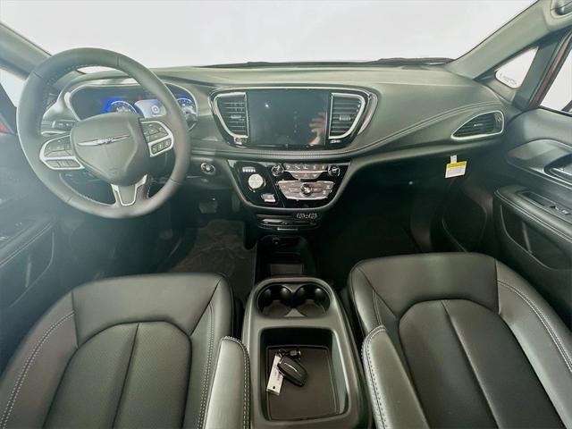 new 2025 Chrysler Pacifica car, priced at $45,438