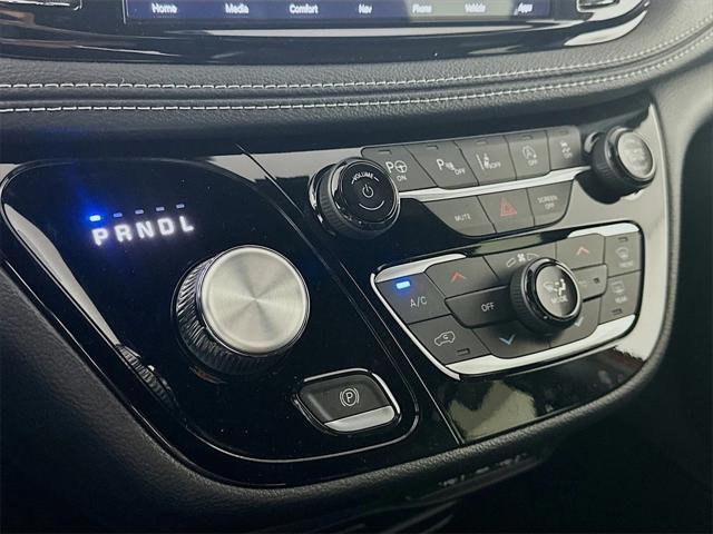 new 2025 Chrysler Pacifica car, priced at $45,438