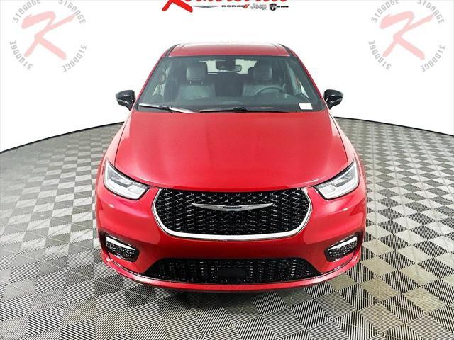 new 2025 Chrysler Pacifica car, priced at $45,438