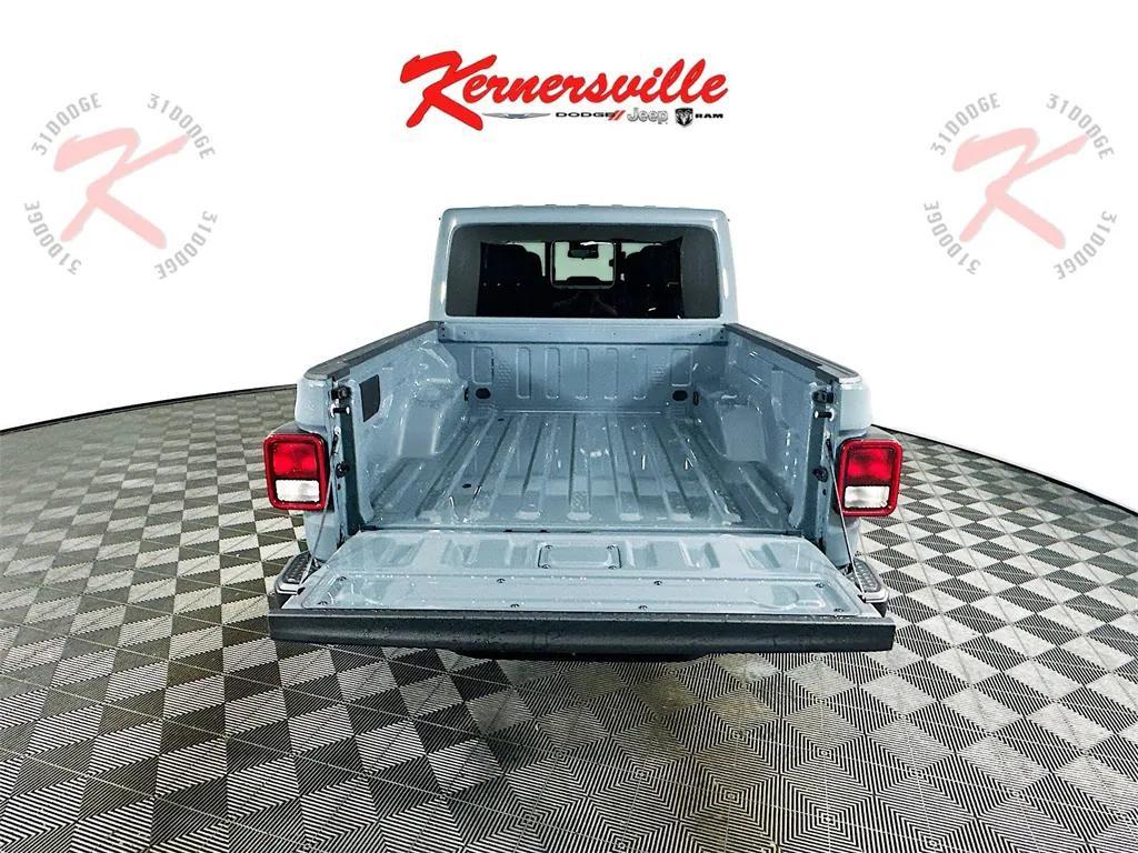 new 2025 Jeep Gladiator car, priced at $44,623