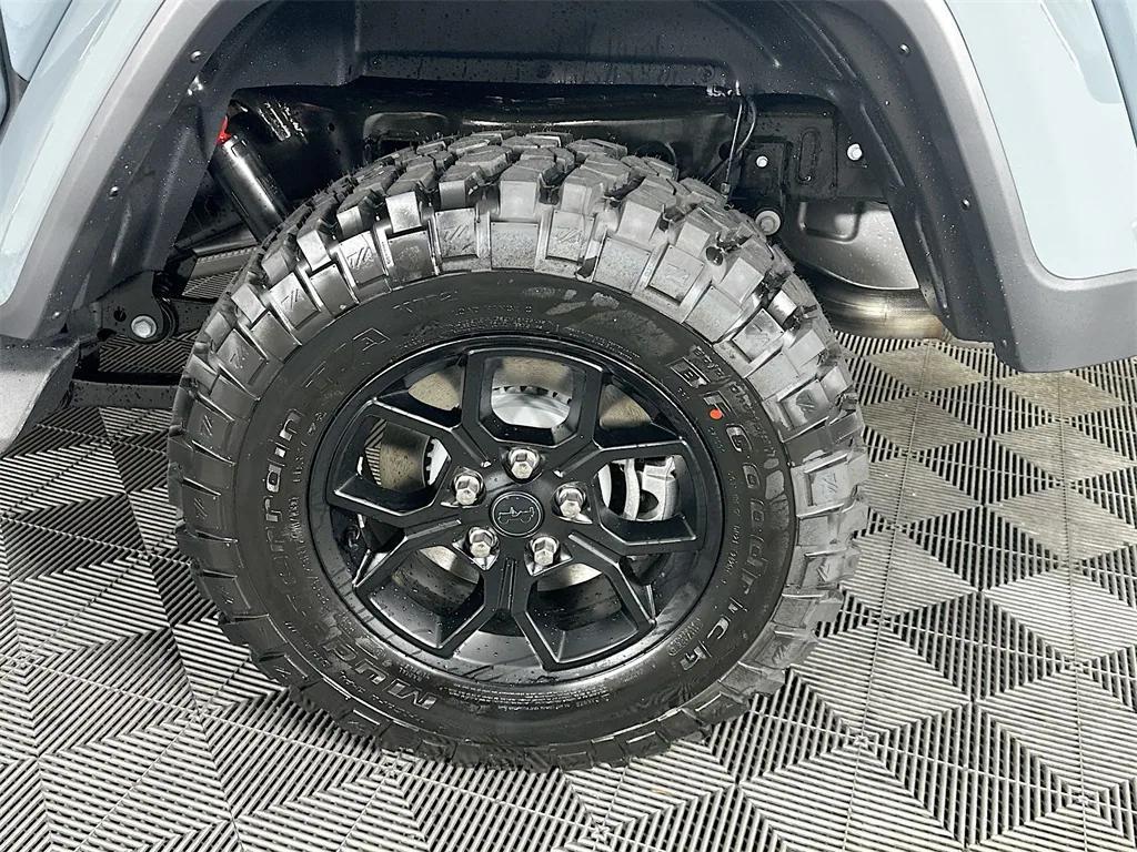 new 2025 Jeep Gladiator car, priced at $44,623