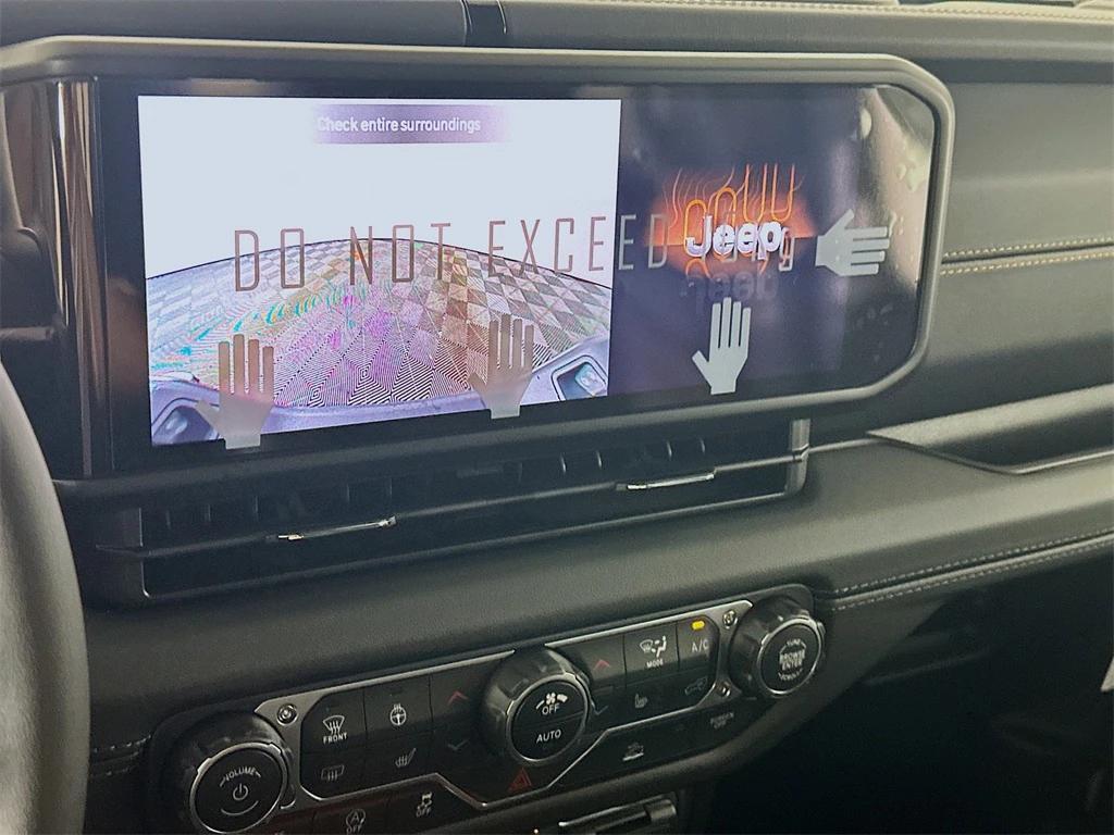 new 2025 Jeep Gladiator car, priced at $44,623