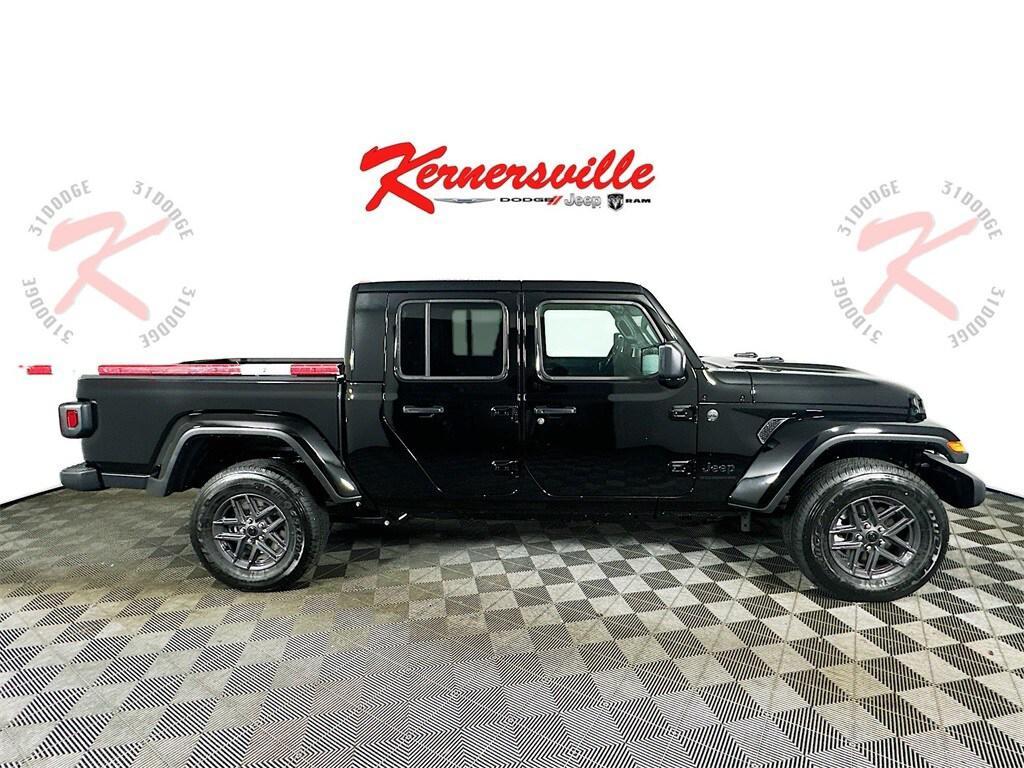 new 2025 Jeep Gladiator car, priced at $43,317