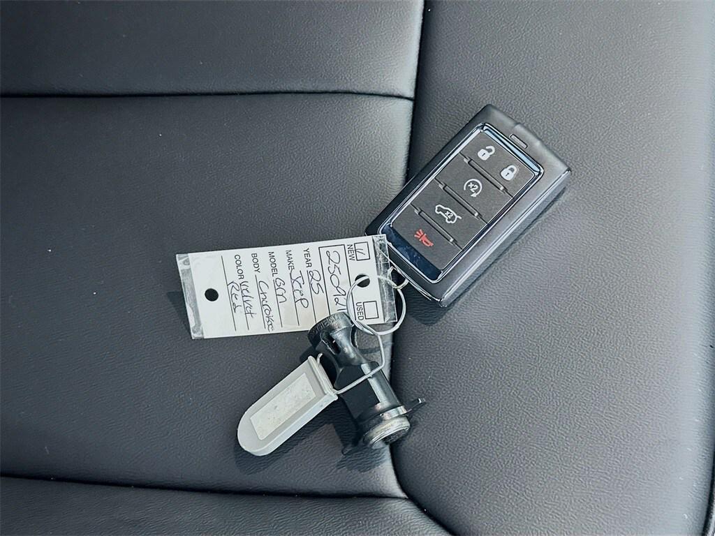new 2025 Jeep Grand Cherokee car, priced at $46,010
