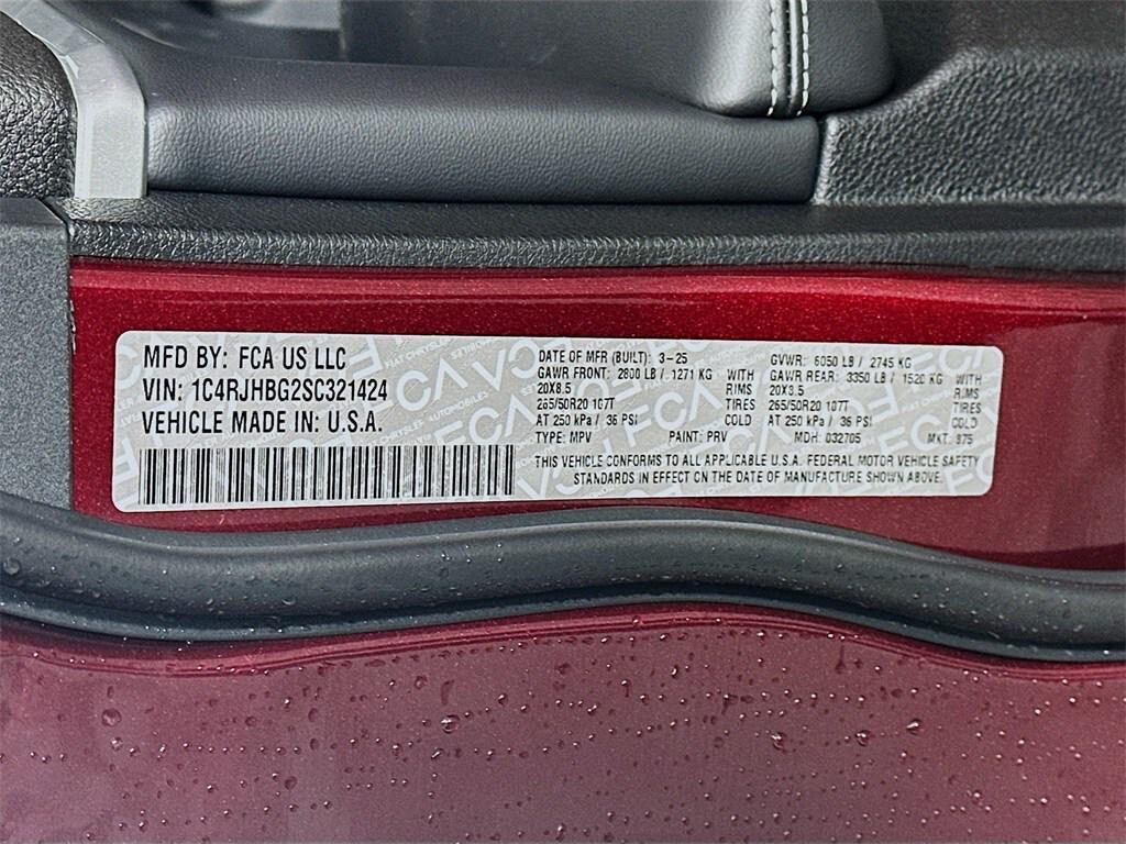 new 2025 Jeep Grand Cherokee car, priced at $46,010
