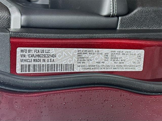 new 2025 Jeep Grand Cherokee car, priced at $46,010