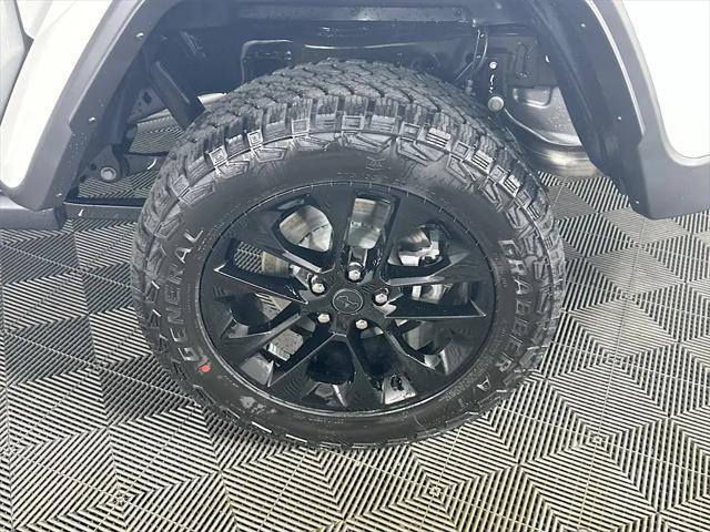 new 2025 Jeep Gladiator car, priced at $39,205
