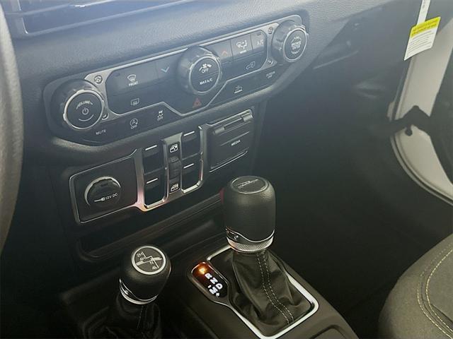 new 2025 Jeep Gladiator car, priced at $39,205