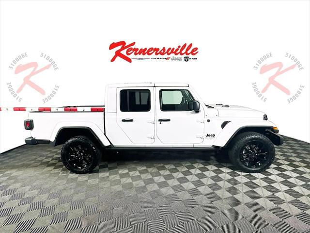 new 2025 Jeep Gladiator car, priced at $39,205