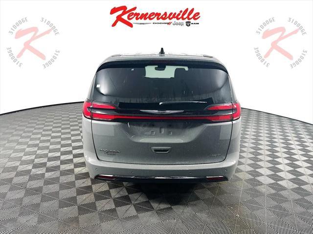 new 2025 Chrysler Pacifica car, priced at $39,892