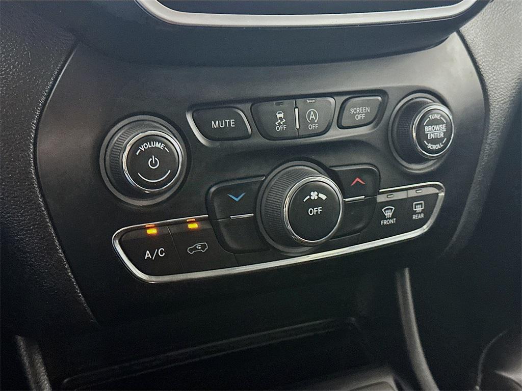 used 2020 Jeep Cherokee car, priced at $19,835