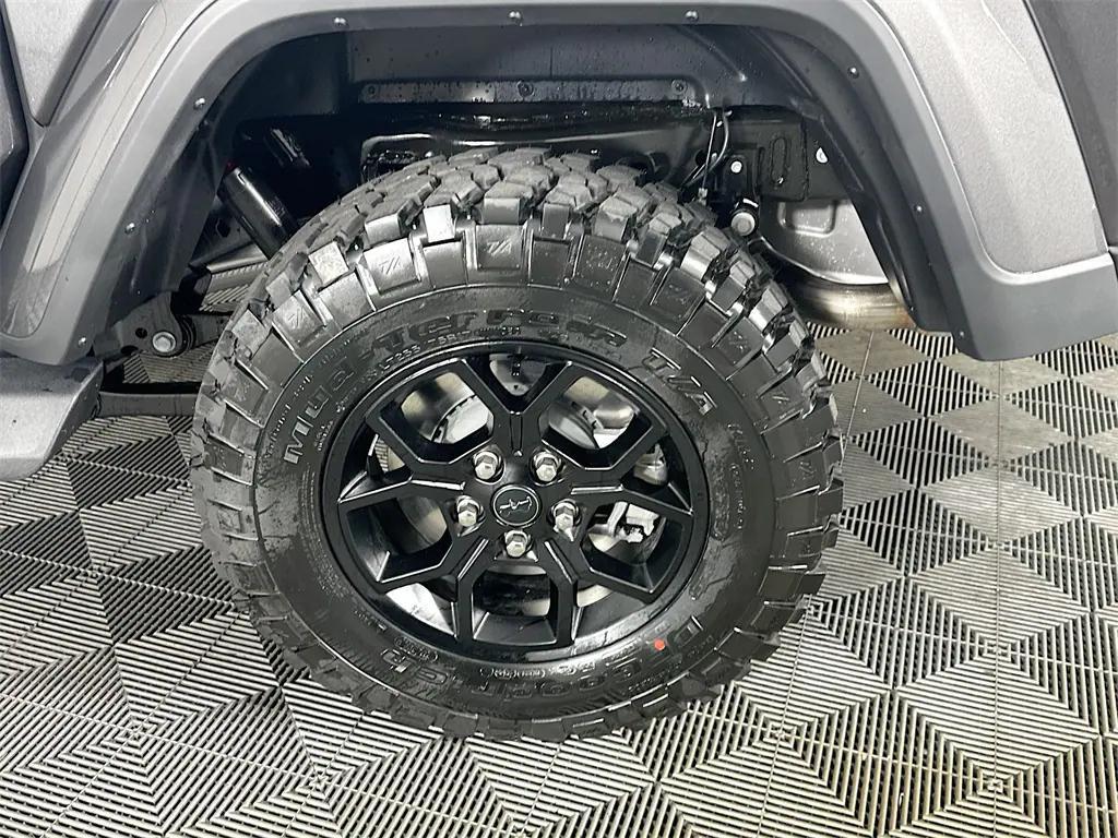 new 2025 Jeep Gladiator car, priced at $45,924