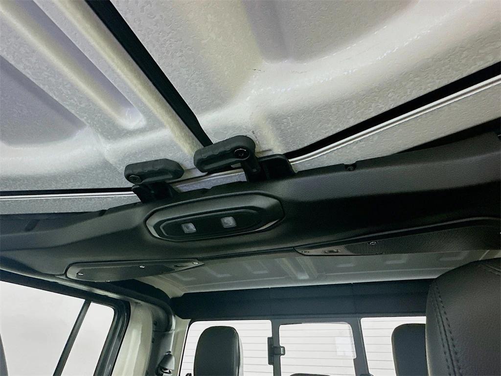 new 2025 Jeep Gladiator car, priced at $45,924